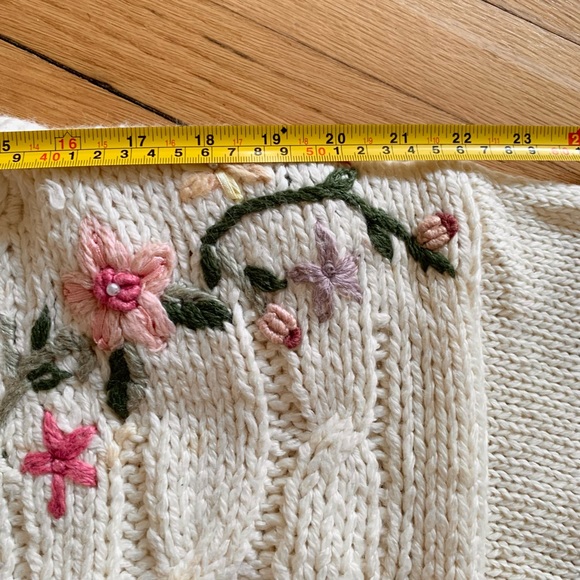 VTG • 90s Deadstock Chunky Knit Floral Sweater - Picture 10 of 11